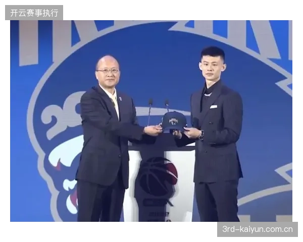 清华大学主控王岚嵚被广泛看好进入乐透区，其成熟的球风被视为即战力的保证